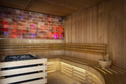 Sauna du Spa Caudalie au Château de Germigney.