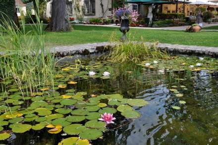 Jardin Hôtel de Charme Relais &amp; Châteaux Jura · Chateau de Germigney